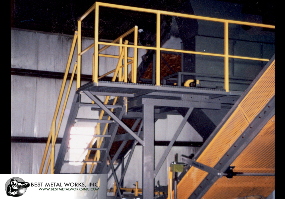 Raw material comes into the inclined conveyor. This section is where bags are filled, and sealed.